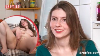 ersties theaterwissenschaftlerin vanessa x masturbiert sinnlich mit den handen
